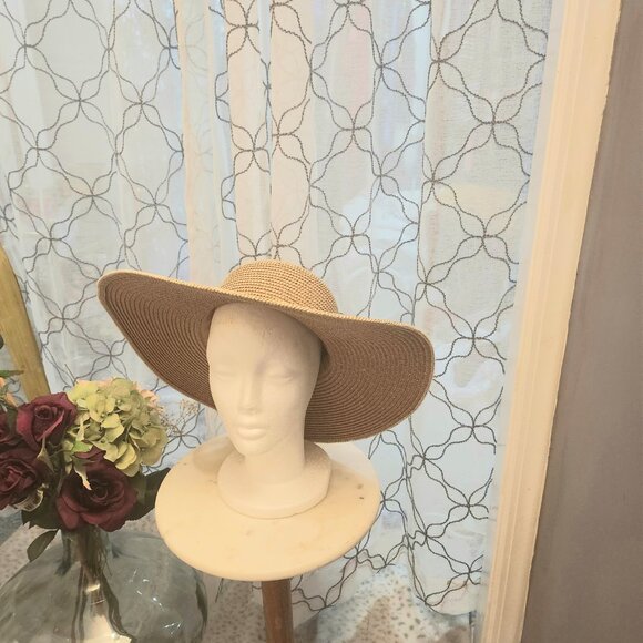 Beach hat - Picture 2 of 8